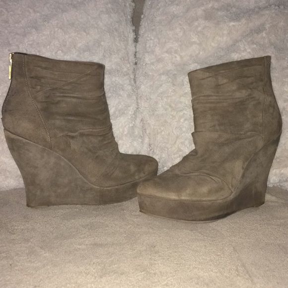 👢 Boots - Picture 3 of 5